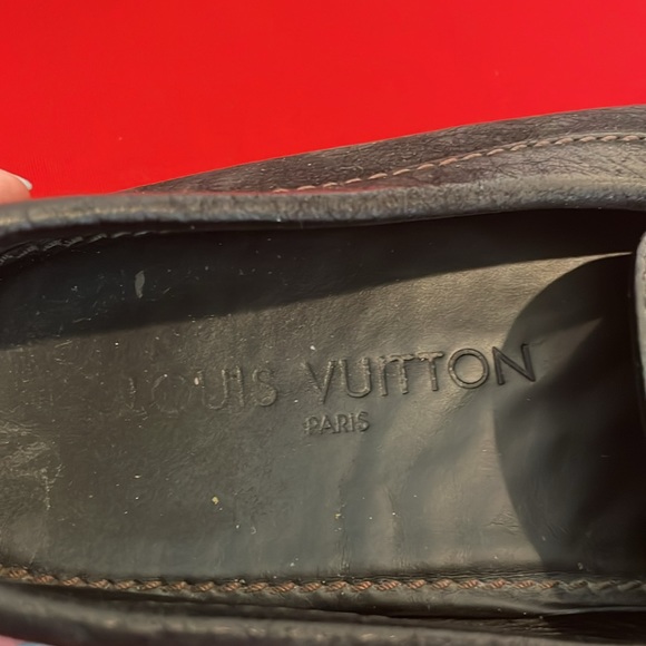 LOUIS VUITTON MENS’ TASSLE BLACK PEBBLED SUEDE DRIVING SHOE (8) - Picture 3 of 11